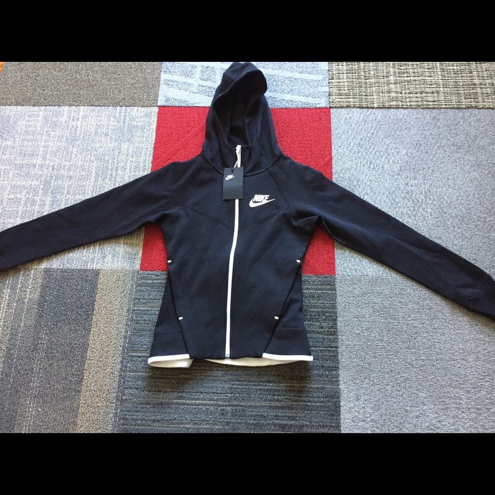 Nike tech fleece women size XS NWT